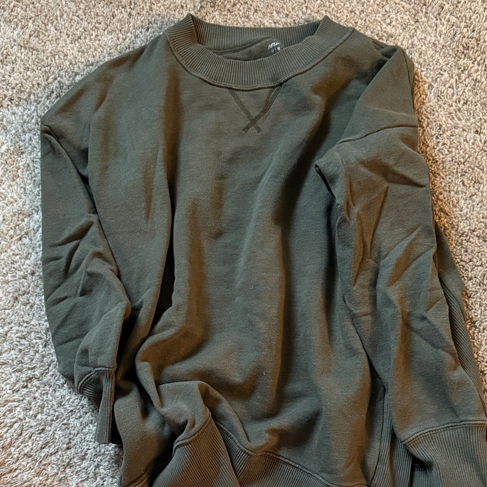 Aerie women’s Forest Green Crewneck Sweater